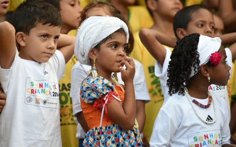 Дети разных стран картинки. Дети Бразилии. Детский сад в Бразилии. Бразилия для дошкольников. Дети разных стан.