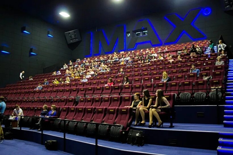 Пиплс парк кинотеатр сеансы. IMAX Улан-Удэ. Кинотеатр аймакс Улан-Удэ. Зал IMAX Улан-Удэ. Зал аймакс Улан Удэ.