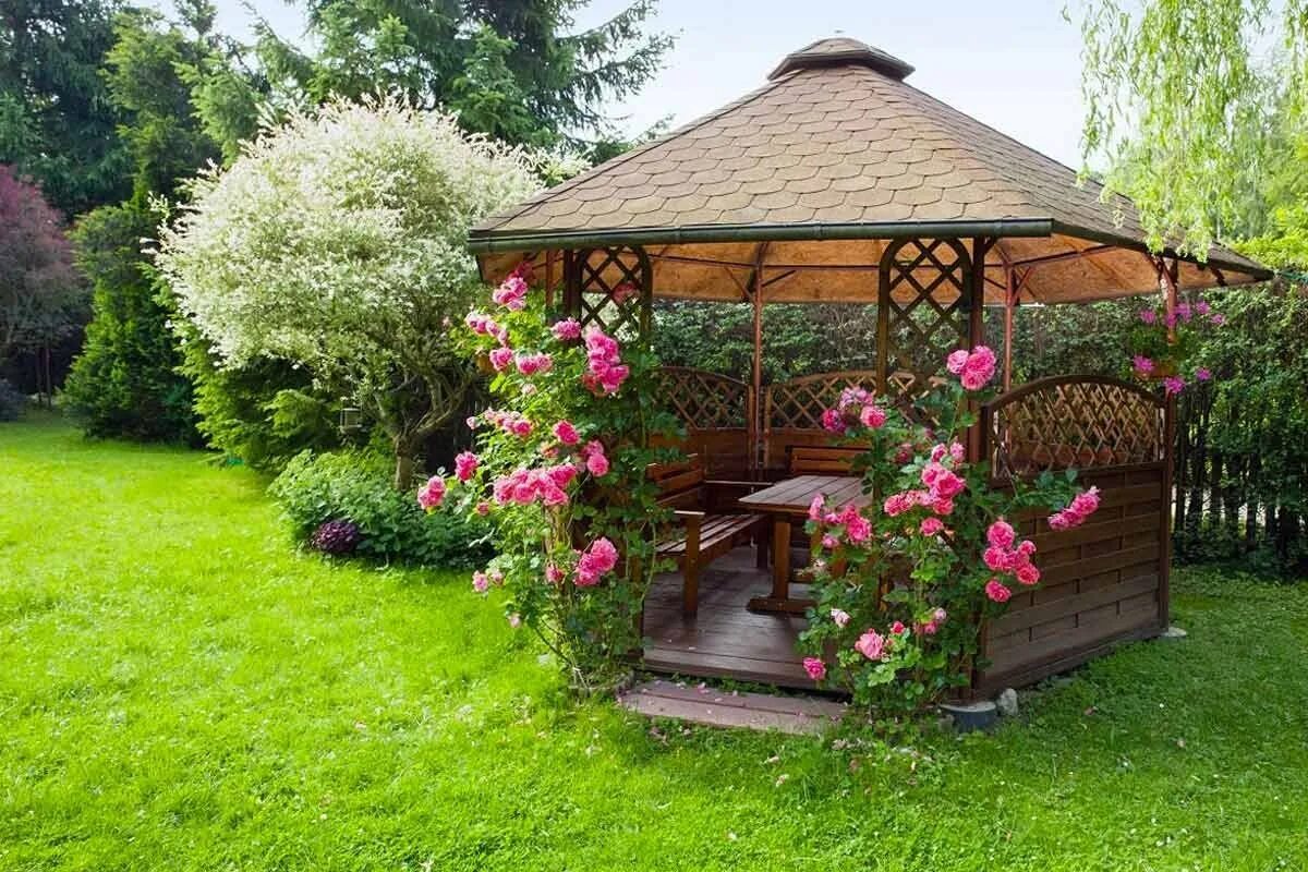 Дизайн сада беседка. Беседка брусовая gazebos. Пергола в английском саду. Зона барбекю с перголой. Беседка в летнем саду.