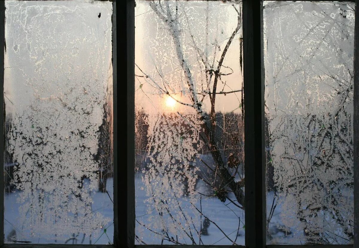 Зимнее окно. Зимний вид из окна. Окно зимой. Окно снег.