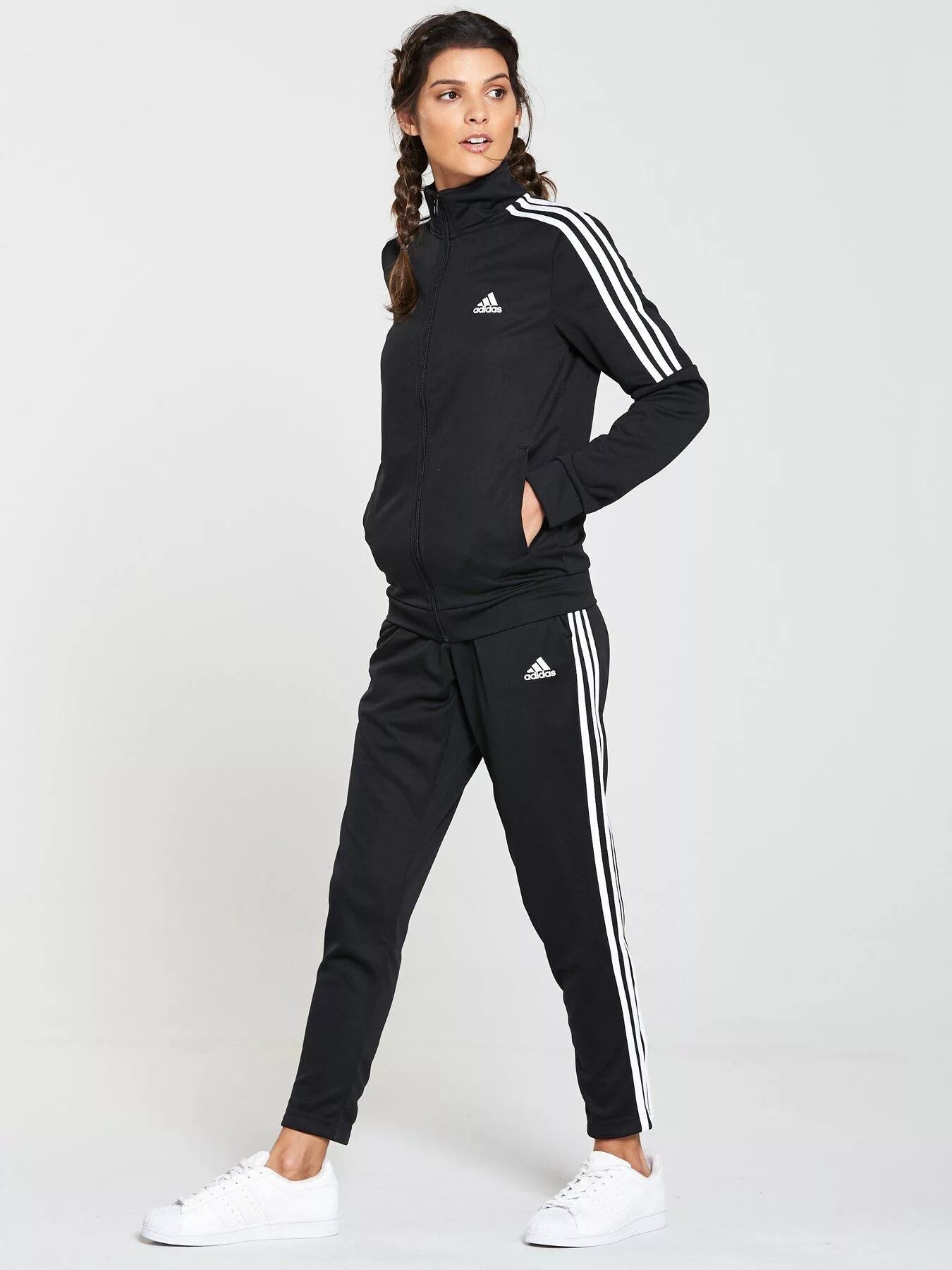 Tracksuit adidas женский. Спортивный костюм женский 2022 черный адидас. Костюм спортивный adidas Tracksuit. Adidas tiro спортивный костюм.