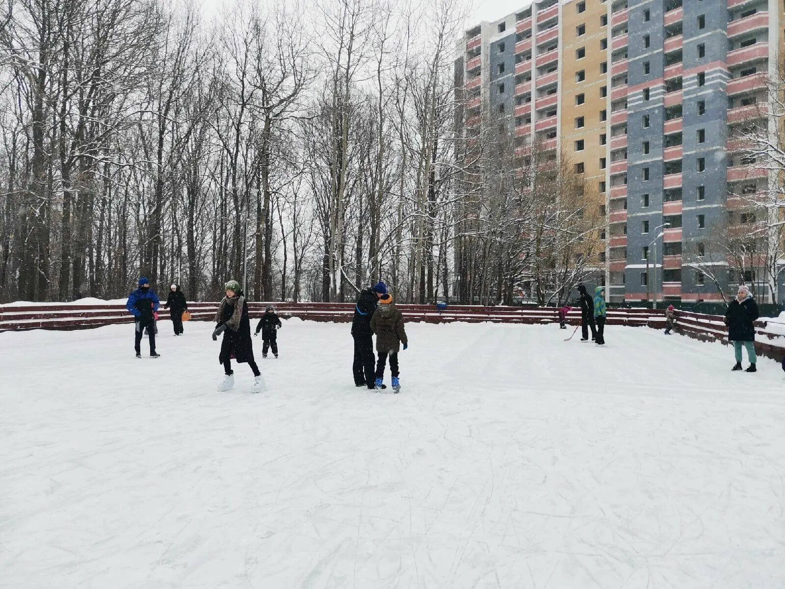 Речной парк каток. Парк Дружба во Владимире. Каток в парке дружбы на речном.