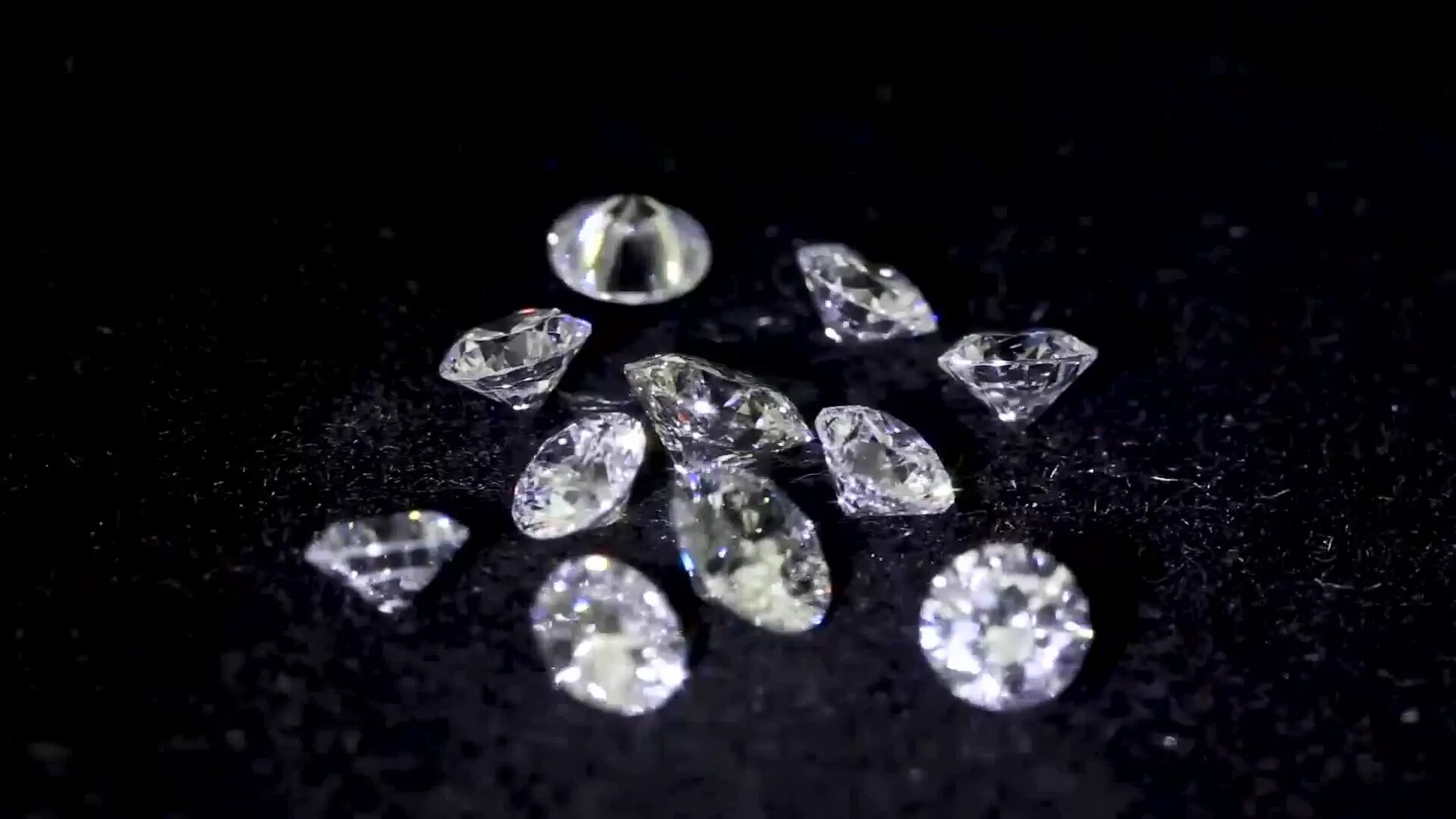 Бриллианты hpht first class diamonds. Россыпь бриллиантов. VVS бриллианты. Круглый желтый Муассанит 4.75 карата в кольце.