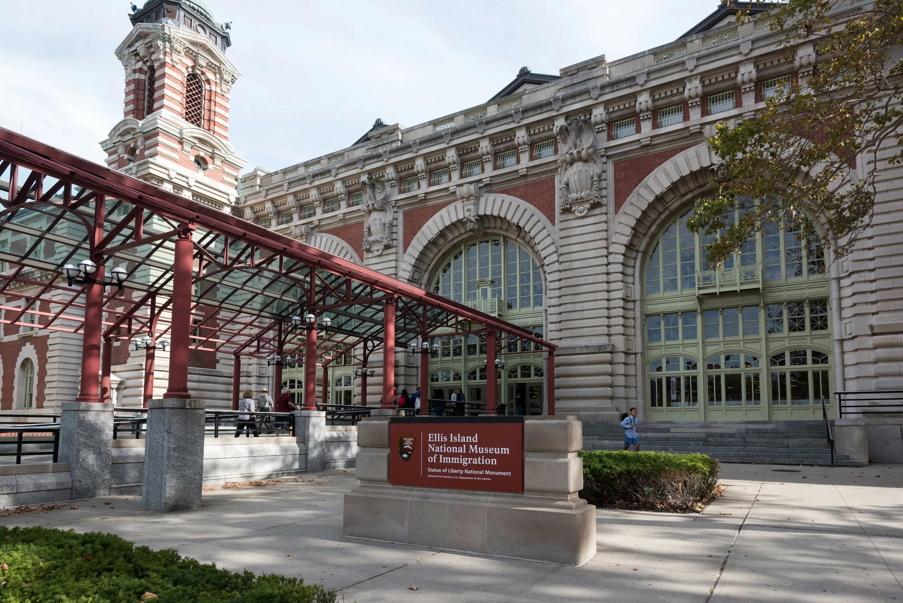 Эллис Айленд в Нью-Йорке. Ellis Island National Museum of immigration. Музей иммиграции в Нью-Йорке. Музей иммиграции в Нью-Йорке на острове.