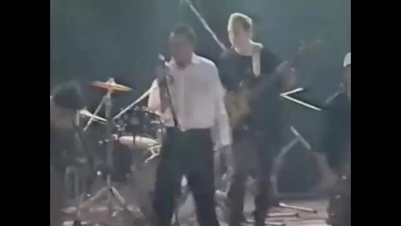 Аукцион дорога видео. Клип дорога аукцион. По дороге одной клип. Группа аукцыон. Клип дорога аукцион.