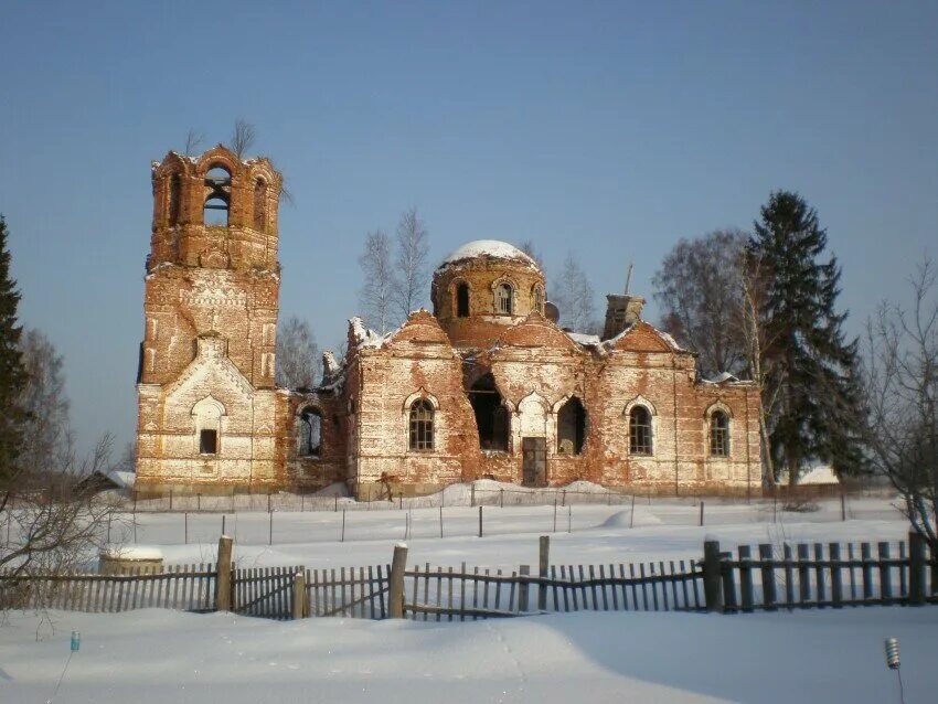 Деревня россия новгородской области. Ламерье Крестецкий район. Ламерье Церковь Тихвинской иконы. Деревня Ламерье Крестецкого района. Ламерье Новгородская область деревня.