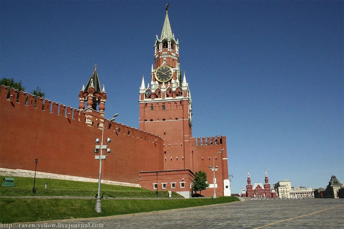Какая башня московского кремля выше. Спасская башня кремля. башни московского кремля спасская башня. спасская башня московского кремля солари. спасские ворота москва кремль.