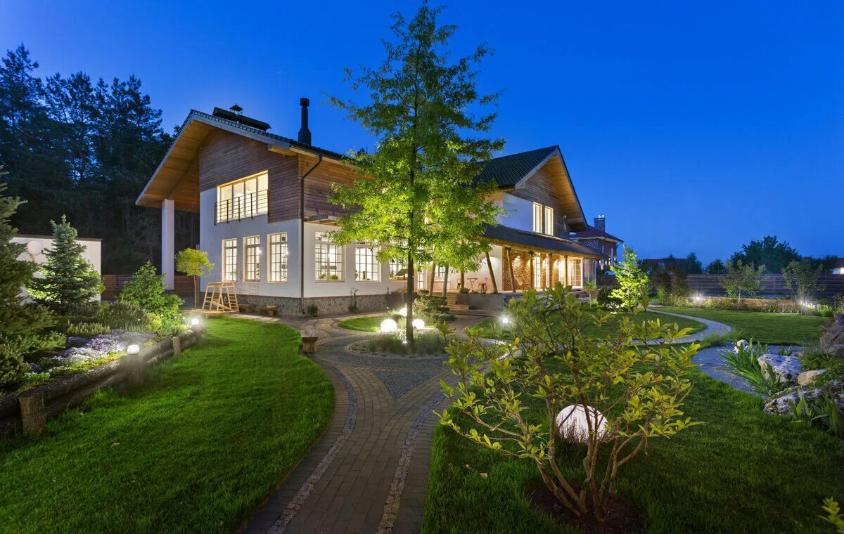 650 кв м. 650 кв метров. Миллениум парк коттеджный поселок. Реконструкция частный дом. Дом 650 кв м фото.