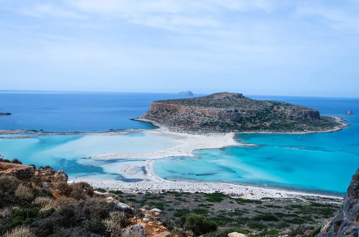 Грамвуса крит слияние трех морей. Крит три моря. Балос крит греция. Остров балос греция. Греция лагуна балос.