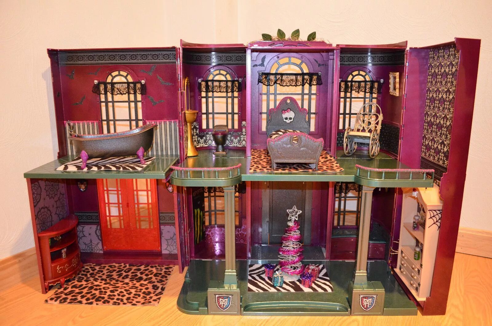 Дом монстр хай. Школа монстер хай. Дом монстр хай. Дом монстр хай. Домик монстер хай.