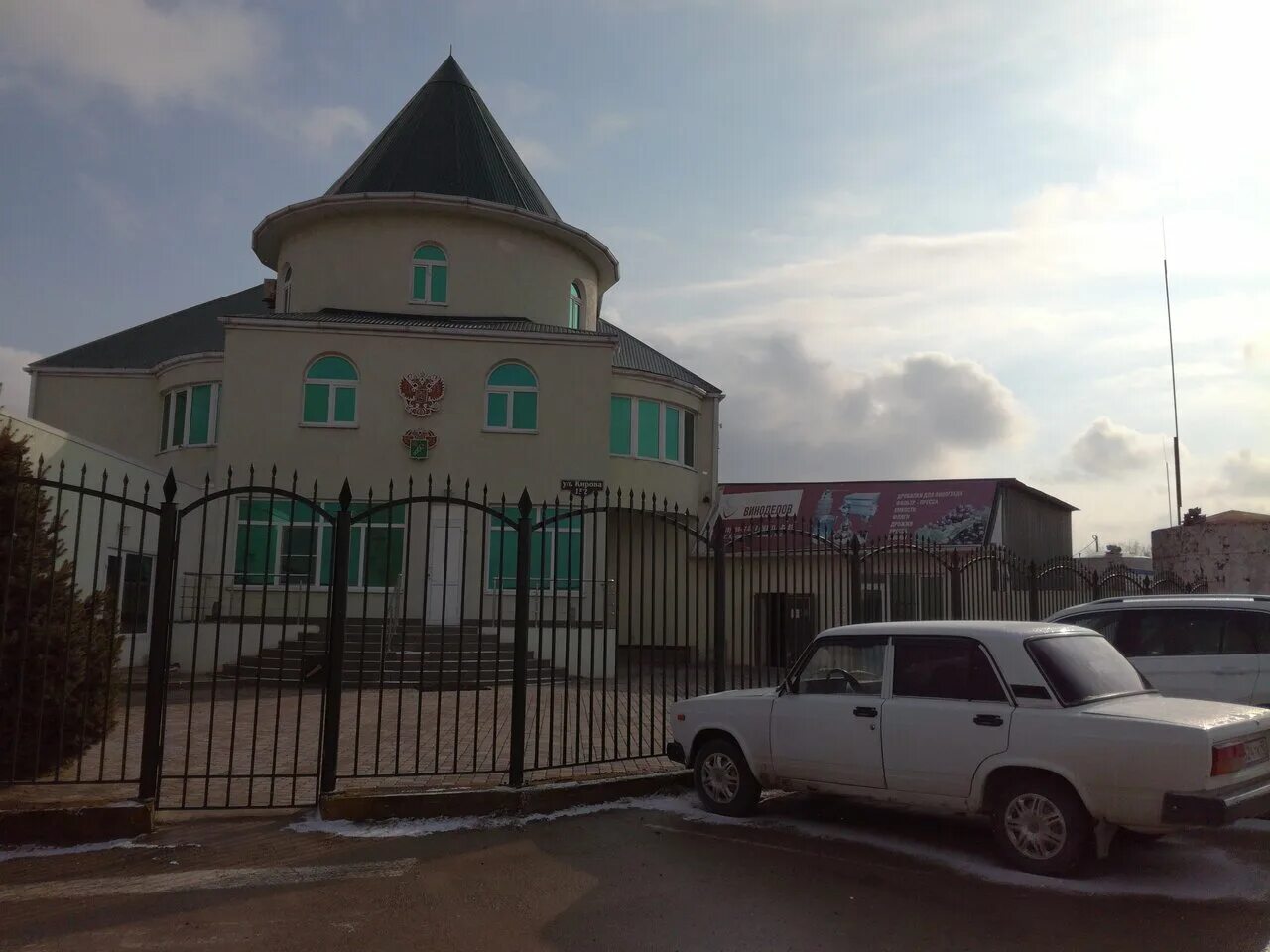 новороссийская улица 14 крымск пятерочка. мвд черноморское крым. крымск магазины. с молотком в городе. черноморское.