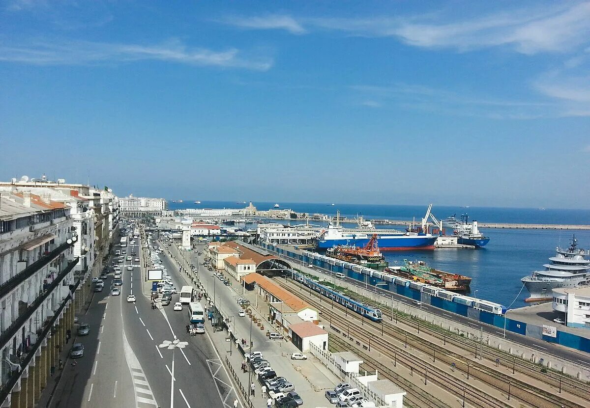 Город порт в алжире. Морской порт Алжира. Морской транспорт Алжира. Крупнейшие морские Порты Алжира. Алгер.