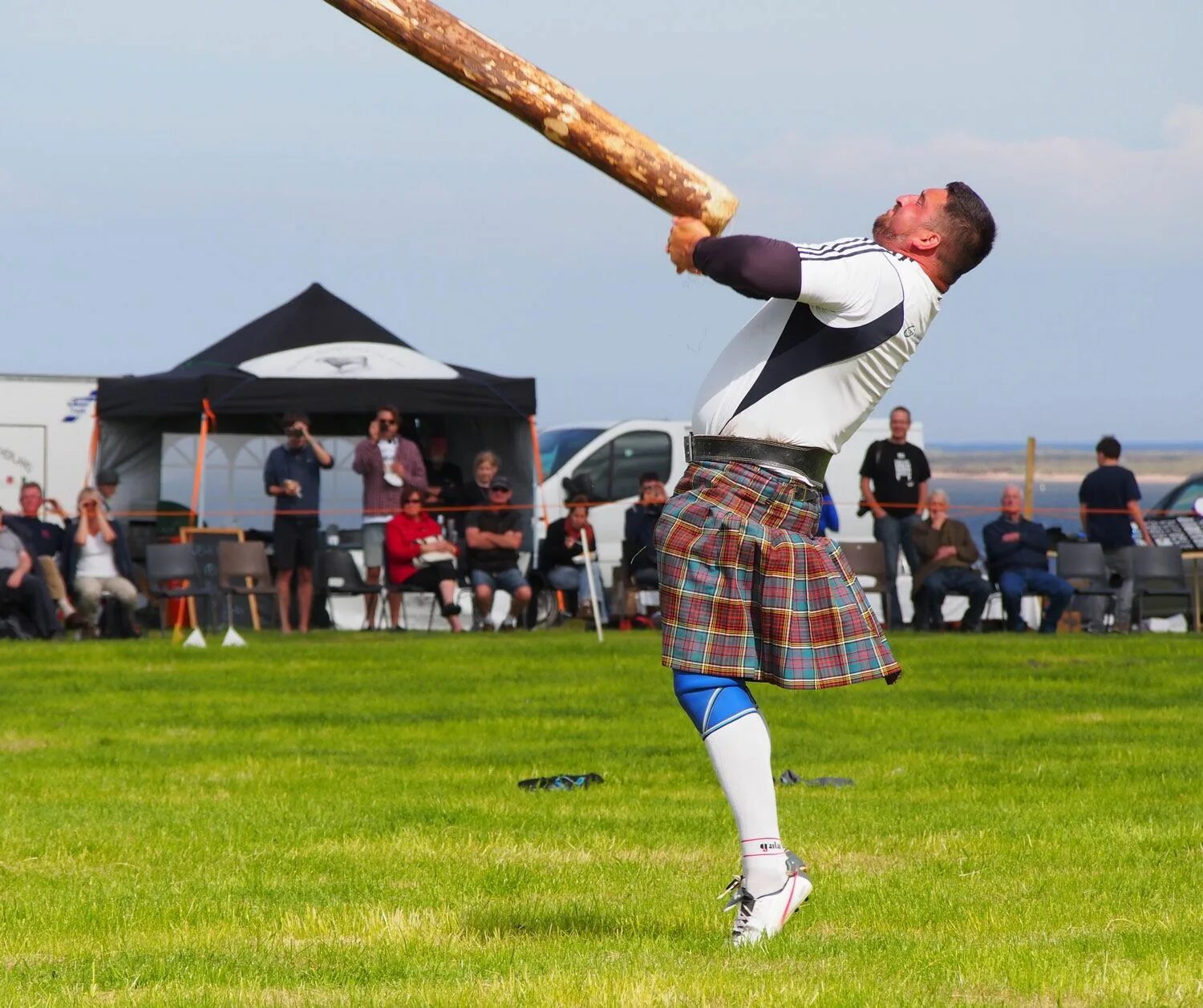 Фестиваль highland gatherings в шотландии. Highland games. Highland games. Метание молота в шотландии. Фестиваль highland gatherings в шотландии.