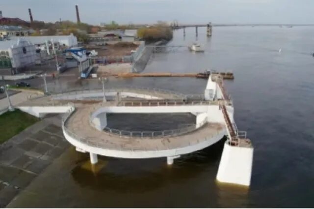 Река волга 2023 года. Уровень воды в Волге в Самаре максимальный. Речной вокзал Самара 2 причал Валдай. Бетонные водокачки на реках. Подъем воды в Волгограде на причале.