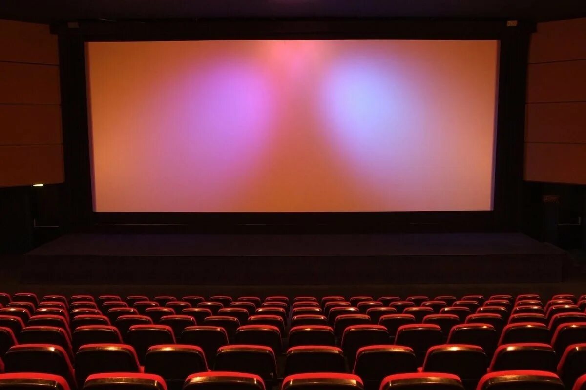 В каких кинотеатрах показывают дюну. Экран кинотеатра. Большой экран в кинотеатре. Кинотеатр фон. Кинозал экран.