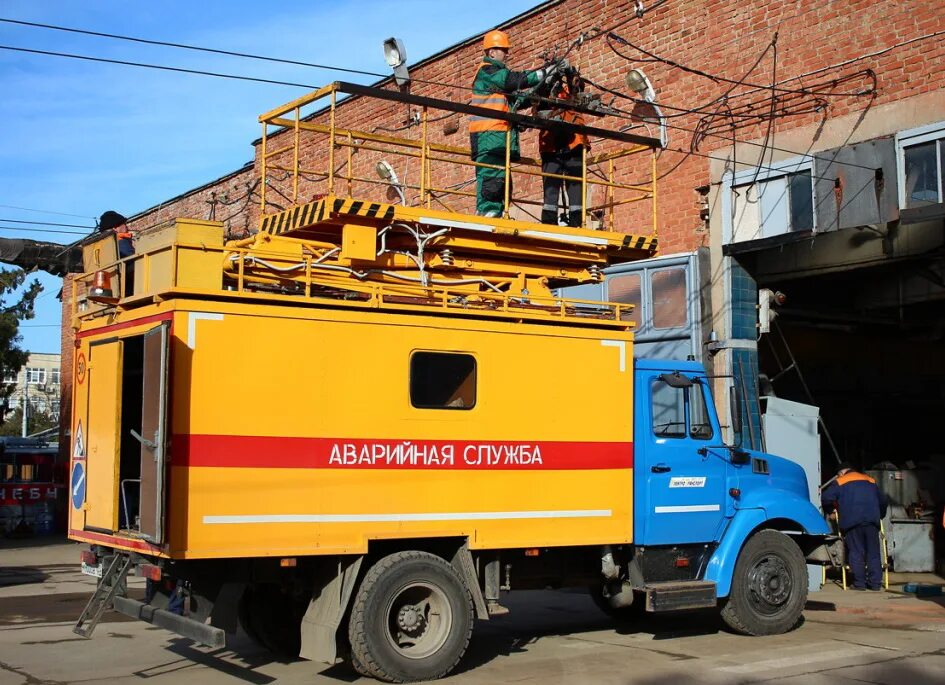 Сети аварийная служба телефон. Горэлектросеть аварийка Воронеж. Аварийная служба электросетей. Аварийная машина. Аварийная машина электросетей.