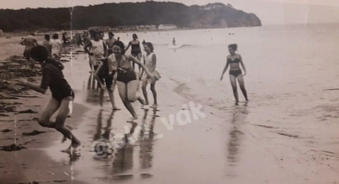 Купаться без тампона. Шамора 70е годы. Шамора 1970 год. Пляж 90-е. Купание без одежды.