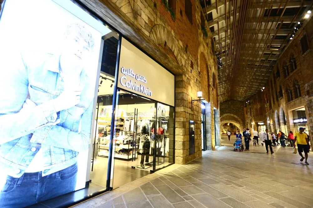 Аутлет вилладж молл дубай. Дубай молл балмейн. Аутлет вилладж молл дубай. Виладж молл дубай. Аутлет дубай молл магазины.