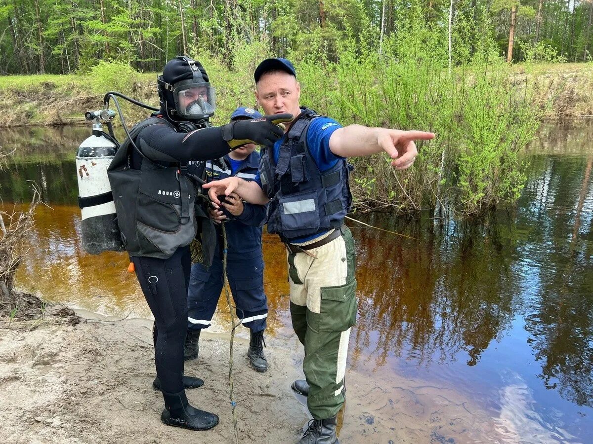 Утонули молодыми. Река Кенкеме в Якутии. Человек у водоема. Река Кэнкэмэ Якутия. Человек у реки.