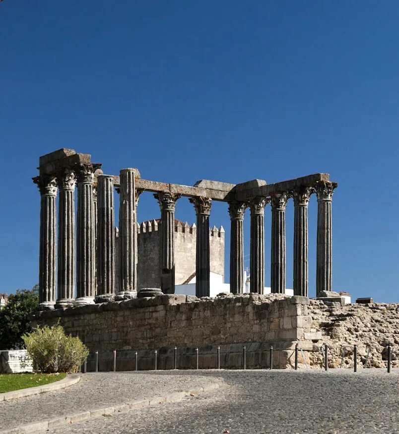 Roman temple. Храм Дианы в Эворе. Римский храм Дианы город Эвора. Храм Дианы в Эворе Португалия. Таврика Римский храм.