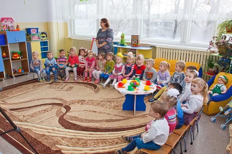 Дошкольники в детском саду. Группа детей в саду. Группа детского сада. Младшая группа в детском саду. Ясельная группа в детском саду.