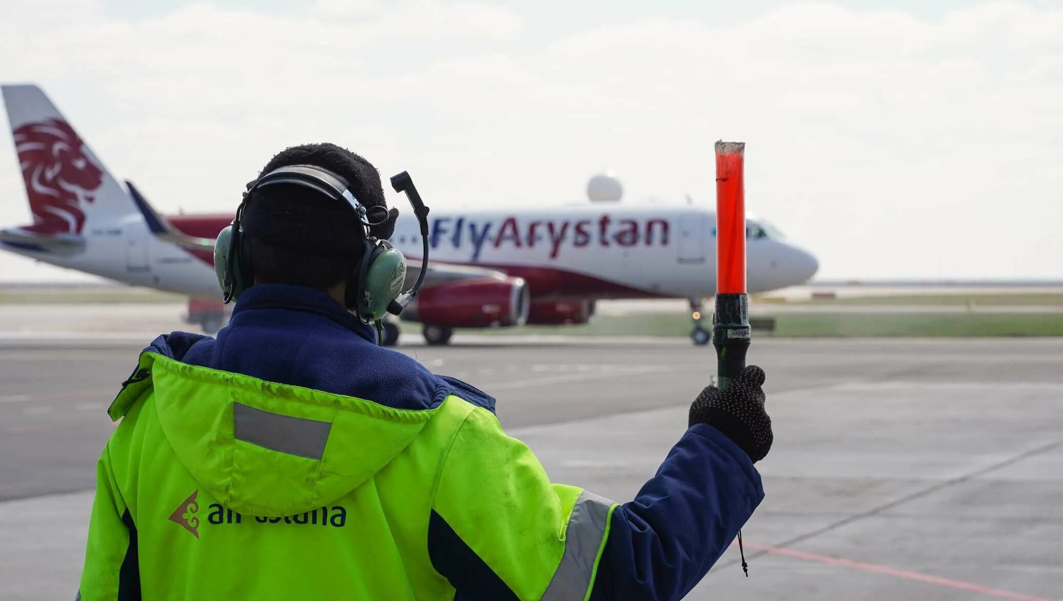 Авиарейсы открывают. Fly Arystan Нурсултан аэропорт. Полет на самолете Караганда. Airbus a320 Fly Arystan. Fly Arystan парк.