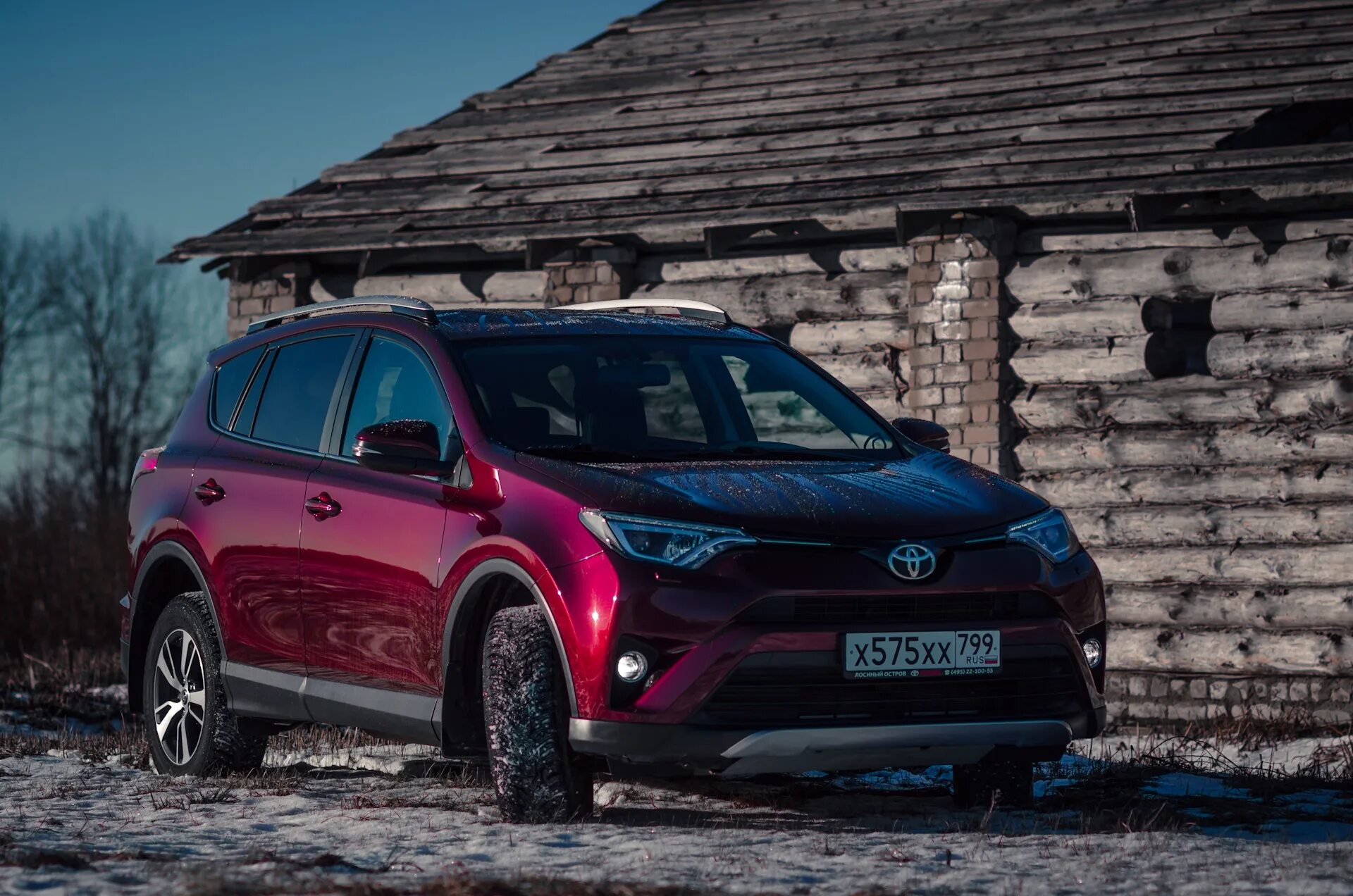 Бесплатные рав. Вишневый toyota rav4. toyota rav4 2025. тойота рав 4 красная с черной крышей. тойота рав 4 2025 вишневая.