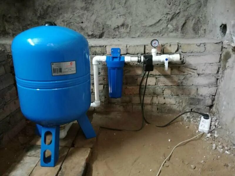 водоснабжение в доме из скважины. система водоснабжения в частном доме из колодца. водоснабжение из скважины. схема монтажа системы водоснабжения в частном доме из колодца. водоснабжение частного от скважины.