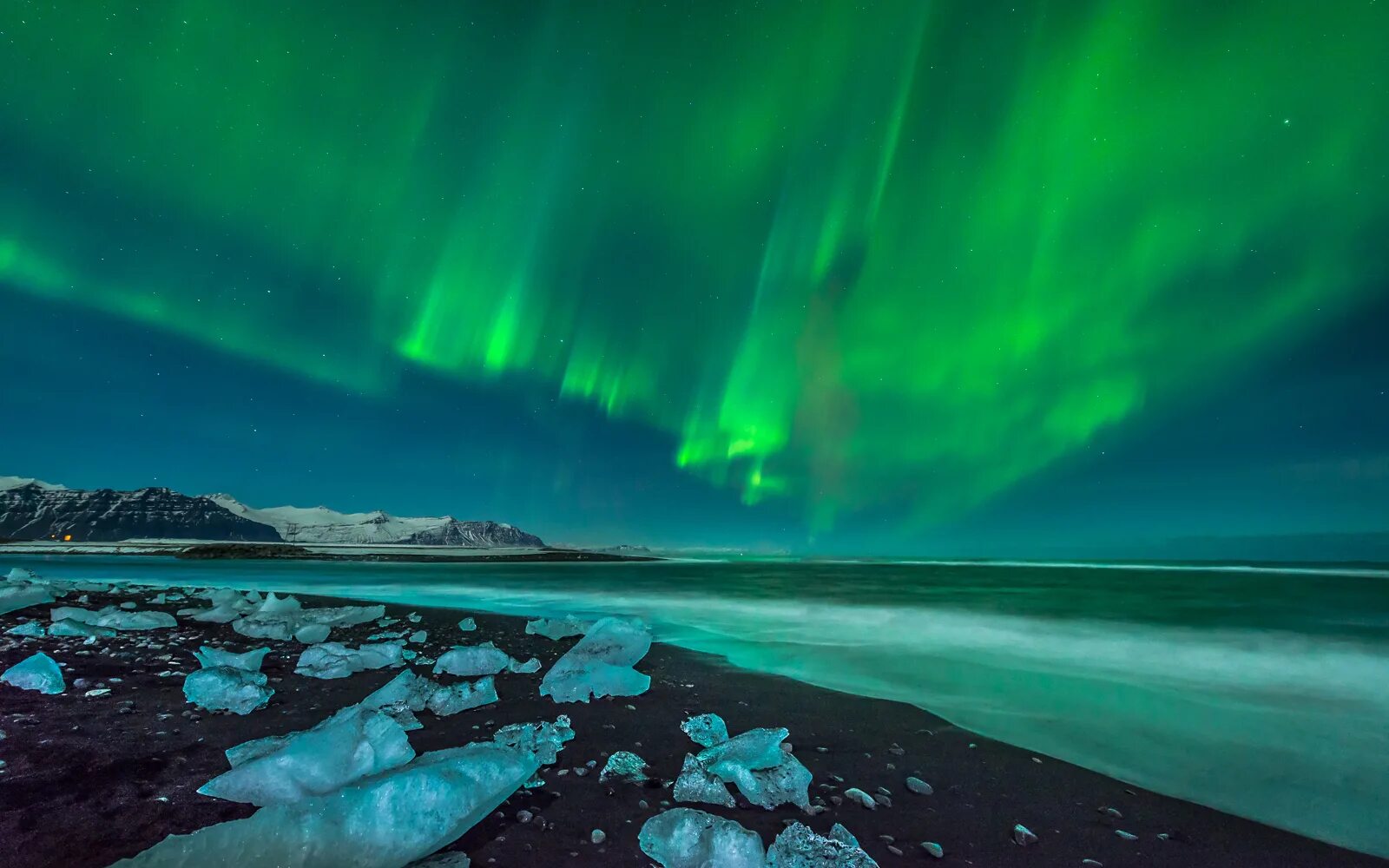 Aurora Borealis Северное сияние. Северное сияние и Ледовитый океан. Северно Ледовитый океан Северное сияние. Териберка Северное сияние.