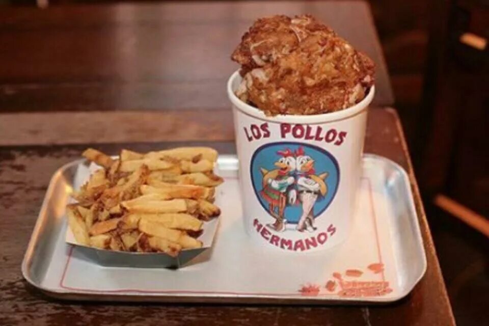 Лос полос херманос еда. Los pollos hermanos логотип. Los pollos в москве. Los pollos hermanos наклейки. Los pollos hermanos логотип.