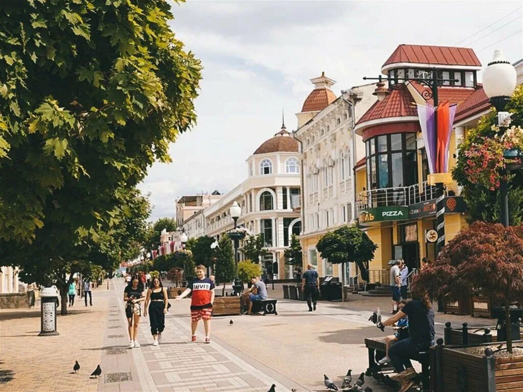 Крым город симферополь. Интересные места в симферополе для молодежи. Куда можно пойти в симферополе. Куда можно пойти в симферополе. Симферополь центр города.