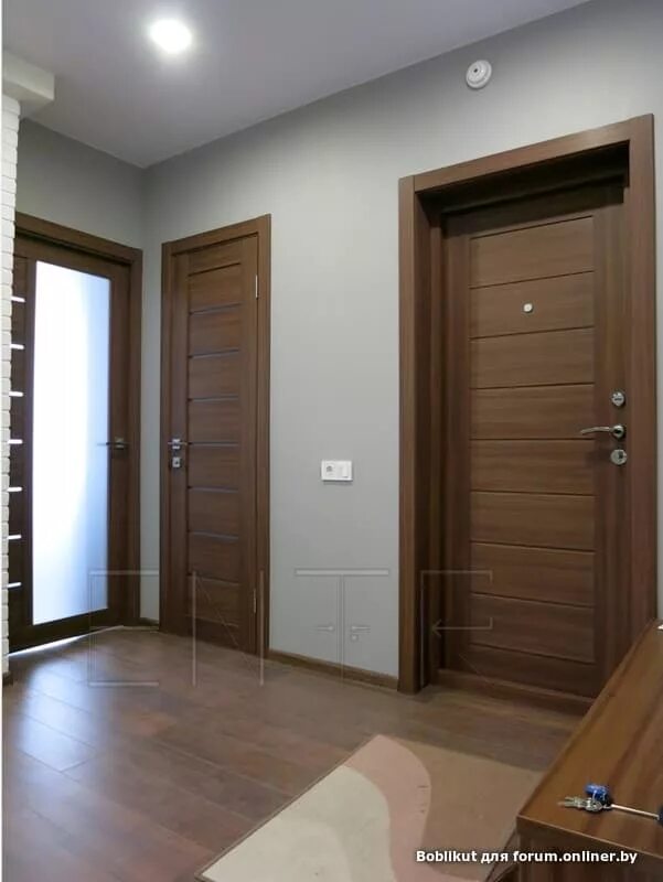 Какими должны быть двери в квартире. Сочетание цвета пола и дверей. Светлые двери. Сочетание ламината и дверей. Дверь межкомнатная коричневая.