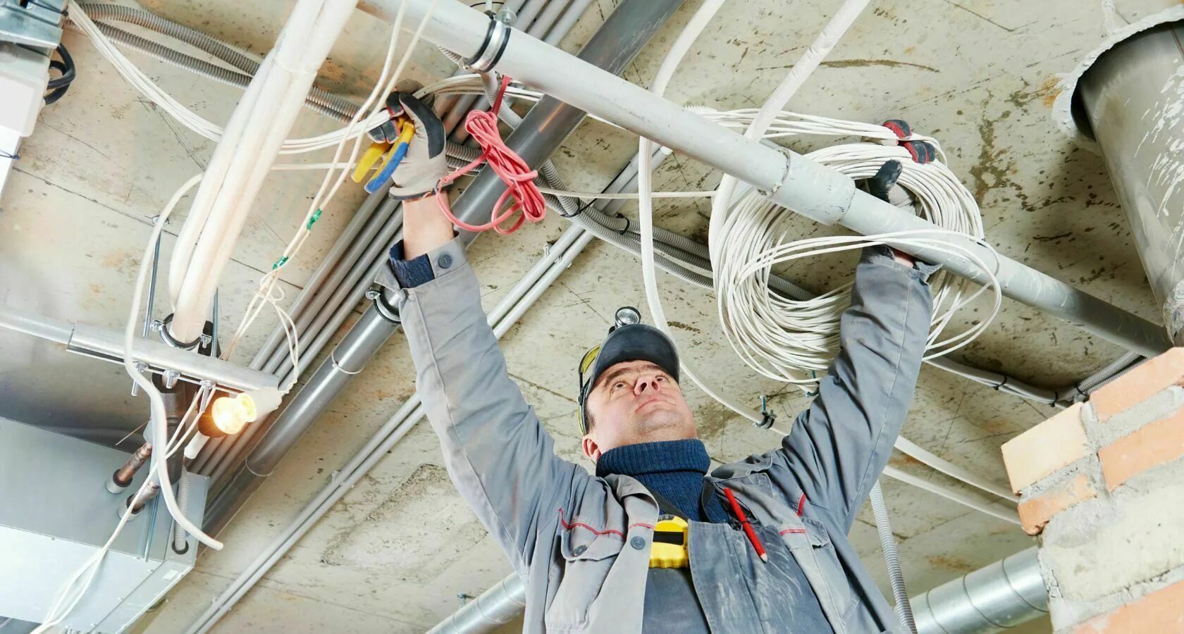 Монтажник связи волс. Кабельщик-спайщик волс. Электромонтажные работы. Электромонтаж промышленных объектов. Работу кабель.
