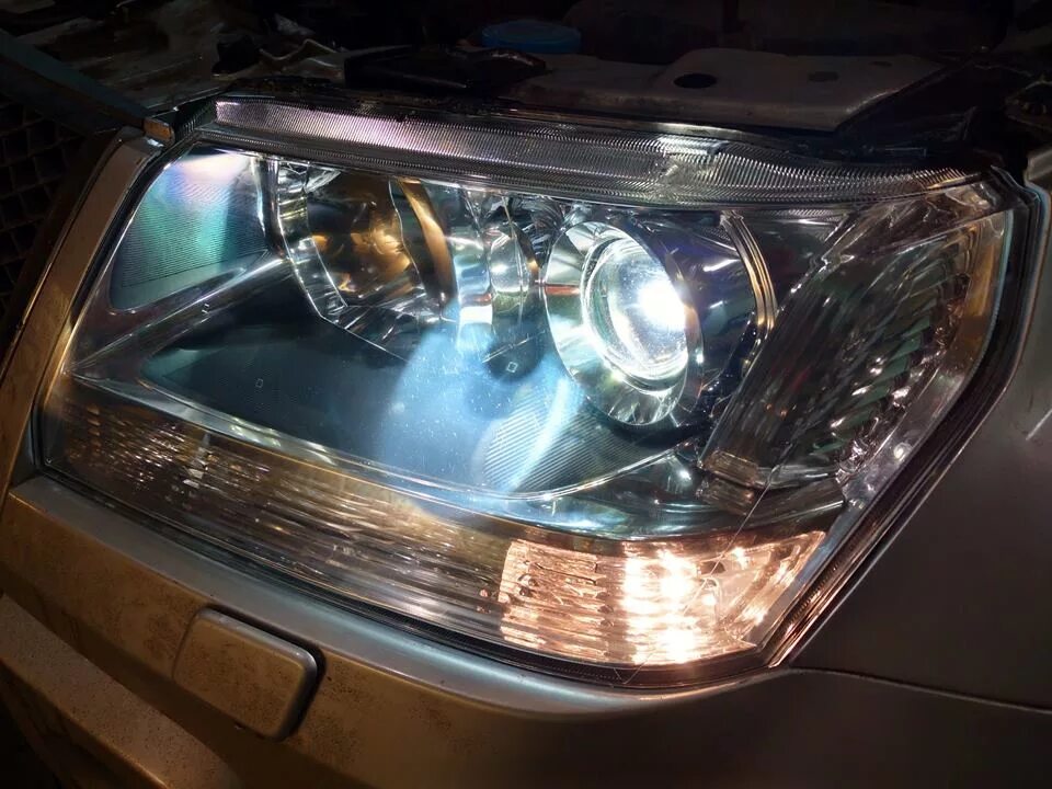Защита радиатора suzuki grand vitara. Замена штатных линз солярис. Оптика сузуки гранд витара. Передняя оптика сузуки гранд витара. Линзы на сузуки гранд витара.