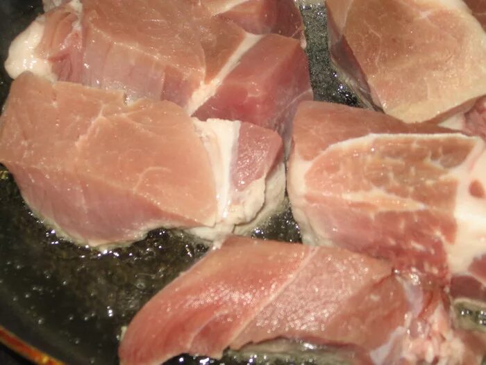 Маленькие кусочки мяса. Кусочки мяса по парижски. Как приготовить небольшой кусок свинины. Что приготовить с маленького кусочка свинины быстро. Что можно приготовить из куска свинины и яиц.