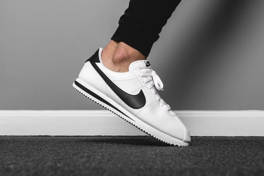 Найк классик. Nike Cortez Classic Black. Nike Cortez Classic Leather White Black. Nike Cortez Classic Leather Black. Найк Cortez Black White.