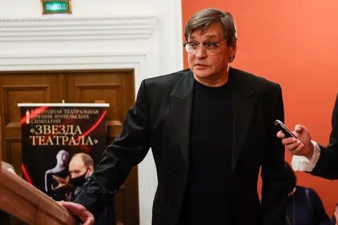 Сколько лет домогарову александру 2023