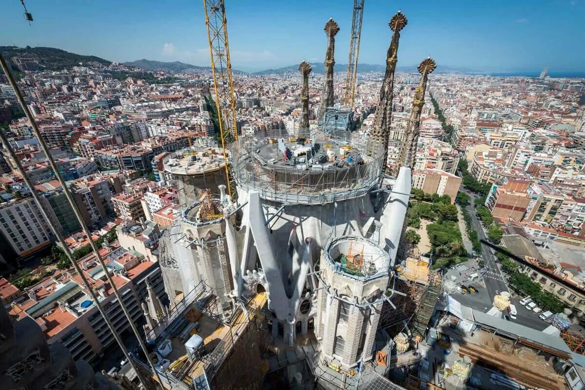 Саграда фамилия в Барселоне вид сверху. Храм Саграда-фамилия, webcam. Sagrada familia вид с башни. Саграда фамилия 2022. Сверху девять