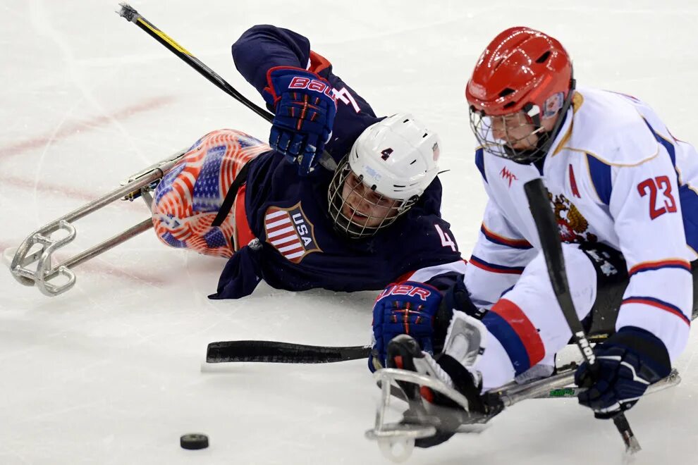 Паралимпийский зимний спорт. Илья Волков следж-хоккей. Следж-хоккей паралимпийцы Сочи 2014. Следж хоккей вратарь. Следж хоккей Ройбал.