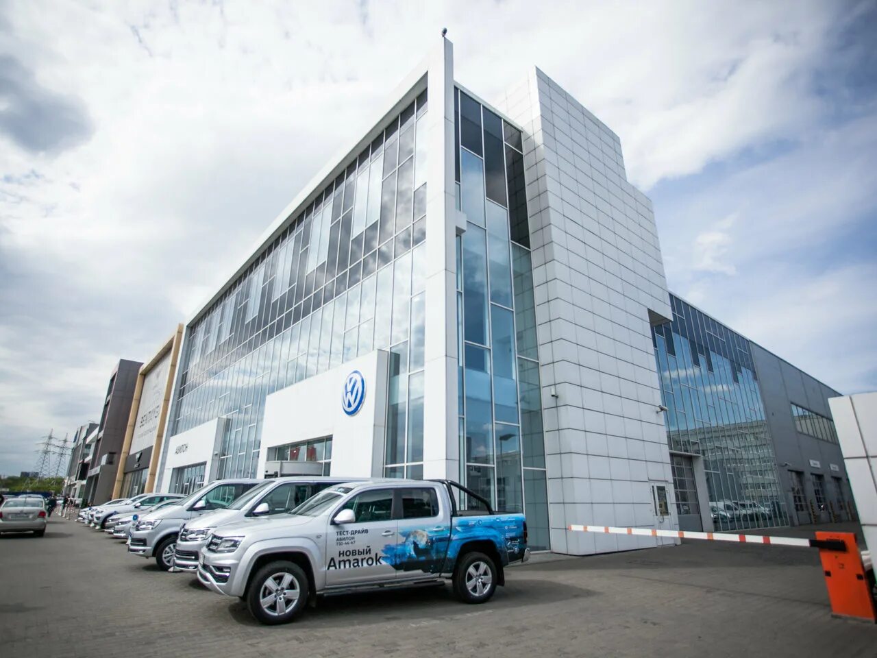 Автосалон авилон в москве. Авилон волгоградский фольксваген. авилон волгоградский проспект. дилерский центр авилон. дилер фольксваген в москве авилон.