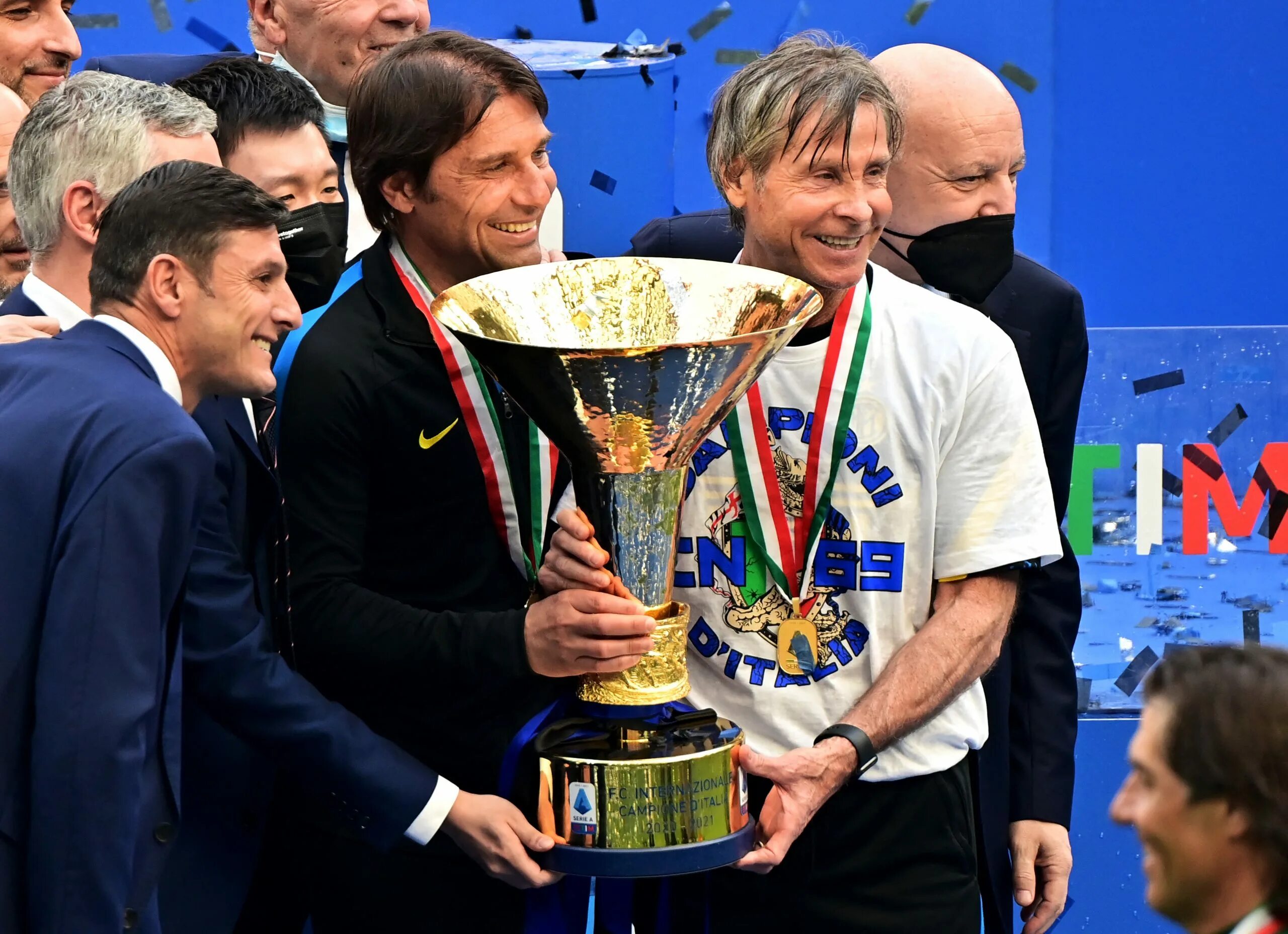 Италия чемпионы сколько раз. Интер чемпион Италии. Интер скудетто 2021. Интер чемпион Италии 2005. Чемпионство Интера 2010.