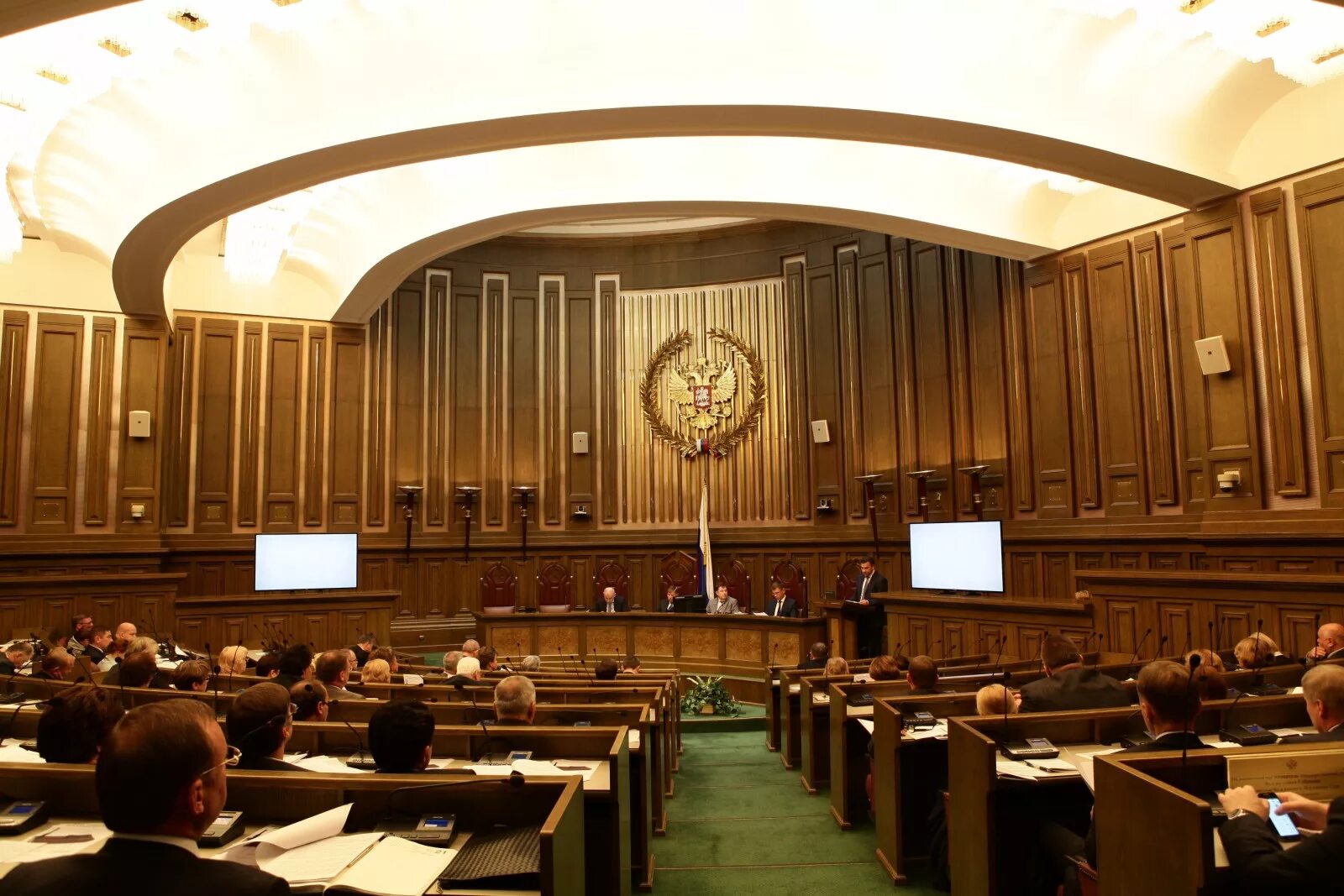 Суды выходят на работу