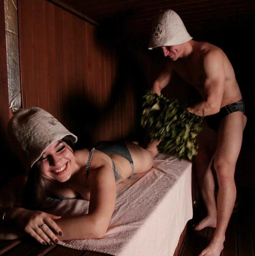 Русская баня с веником. Распутин сауна новокузнецк. Девушка в сауне с мужчинами. Девушки в баньке. Девушки в парилке.
