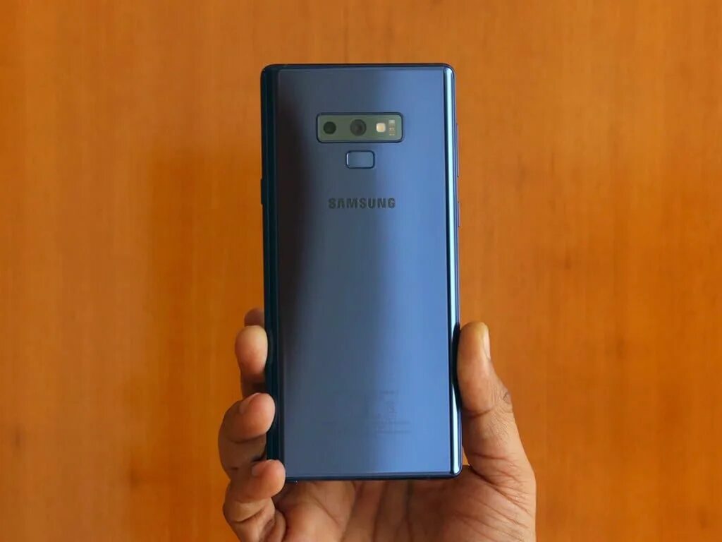 Самсунг галакси ноут 9 обзор. Samsung Note 9 haqida malumot. Телефон самсунг ноут 9 квадратным отпечатком пальца внизу. Note 9 pro обзор