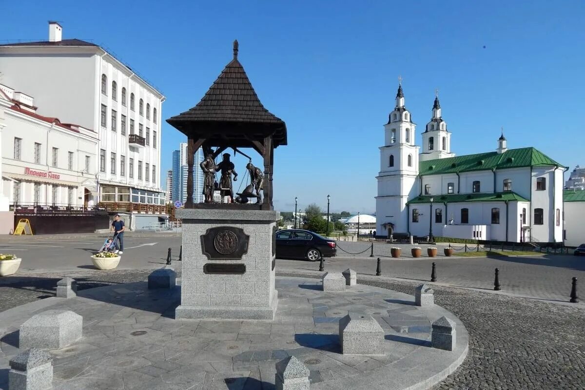 Минск городские весы. Минск памятники. Современные памятники в Минске. Достопримечательности Минска памятники. Памятники в минске недорого