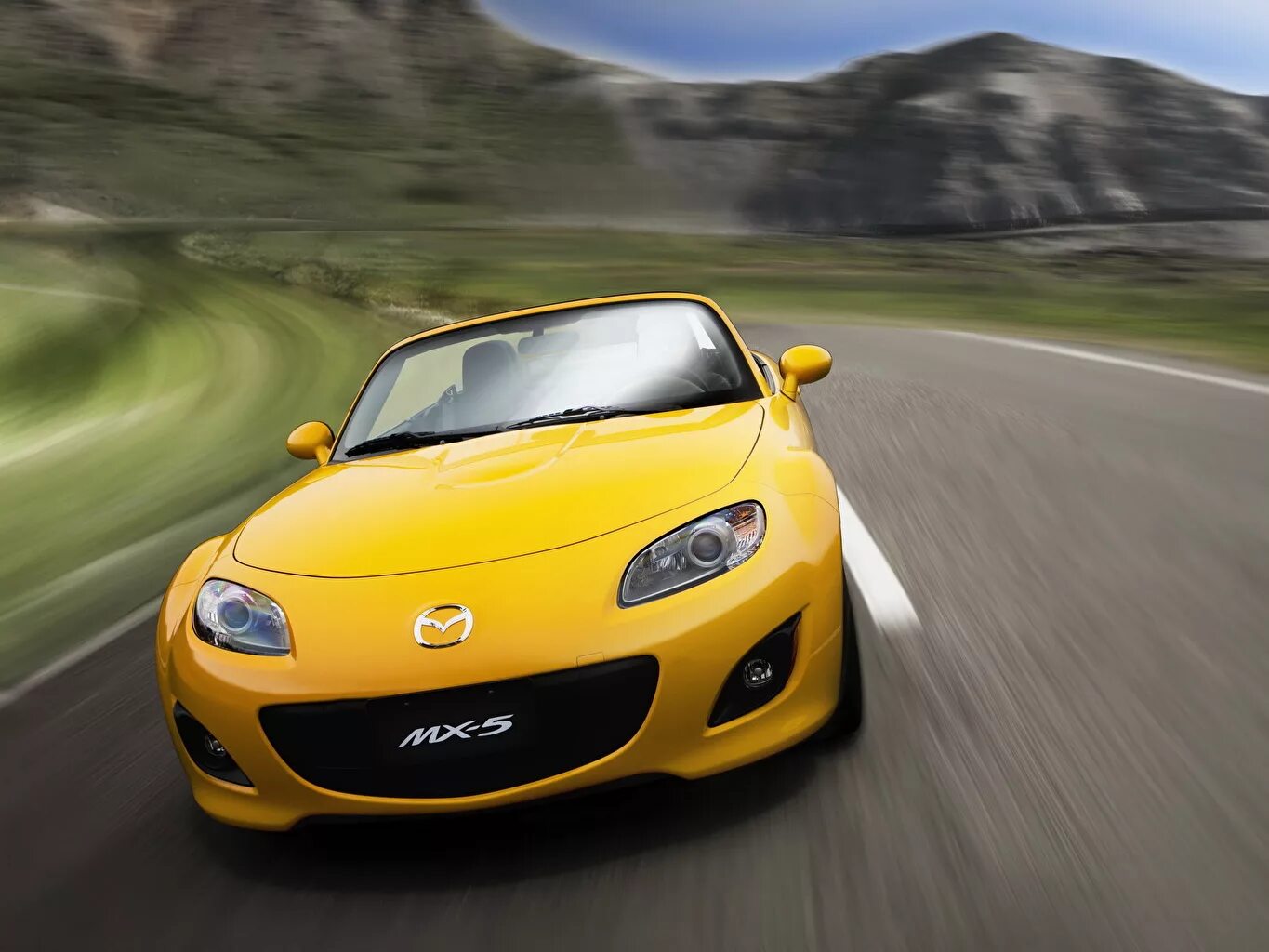 Mazda mx5 Yellow. Mazda MX-5 желтая. Мазда мх5 желтая. Mazda MX-5 2010. Mazda желтая