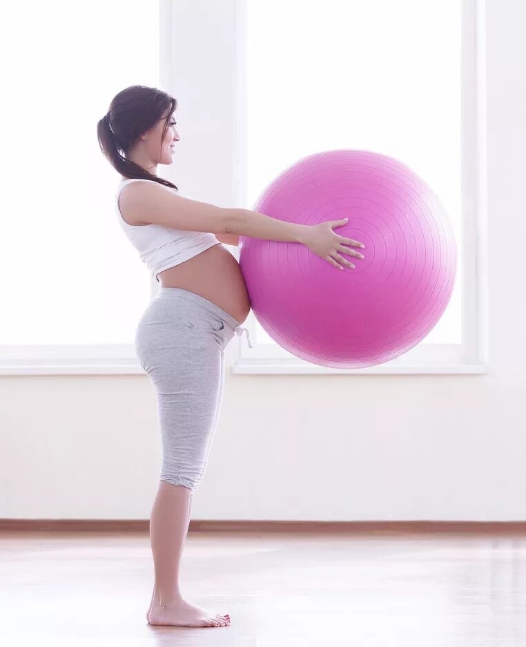 Занятия для беременных. Беременность и спорт. Йога для беременных.