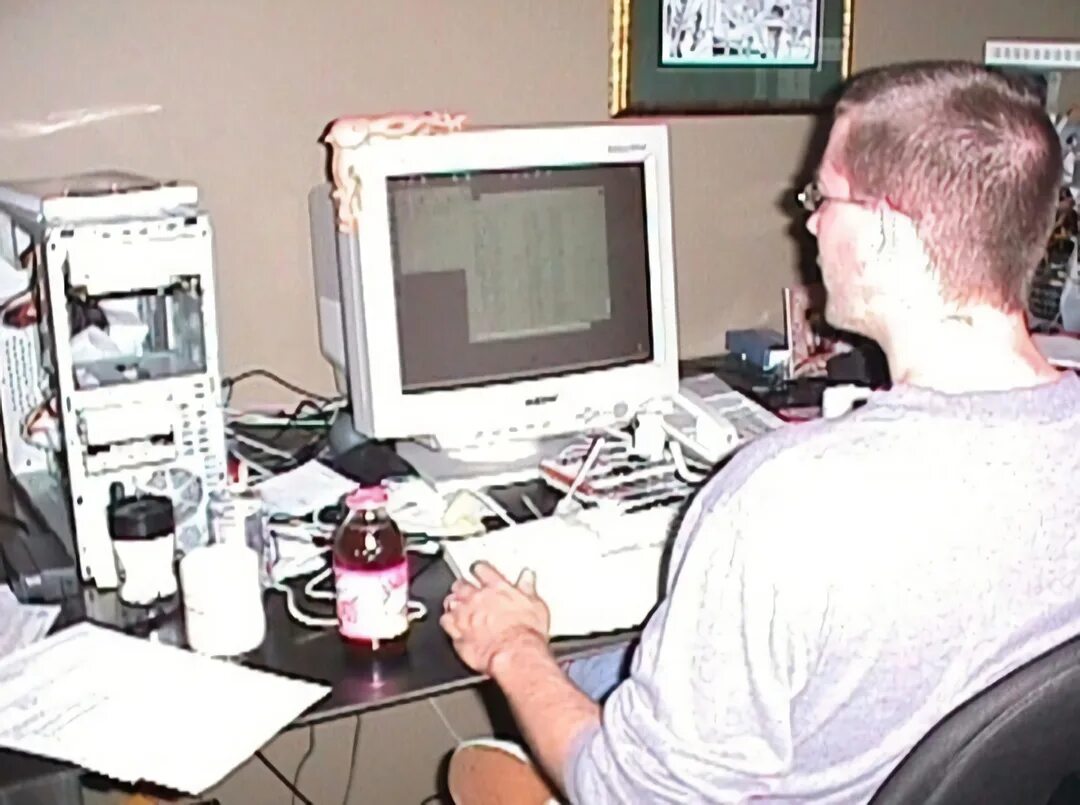 Создатель валв. Студия валв. valve офис 1996. сотрудники valve. valve разработчик.