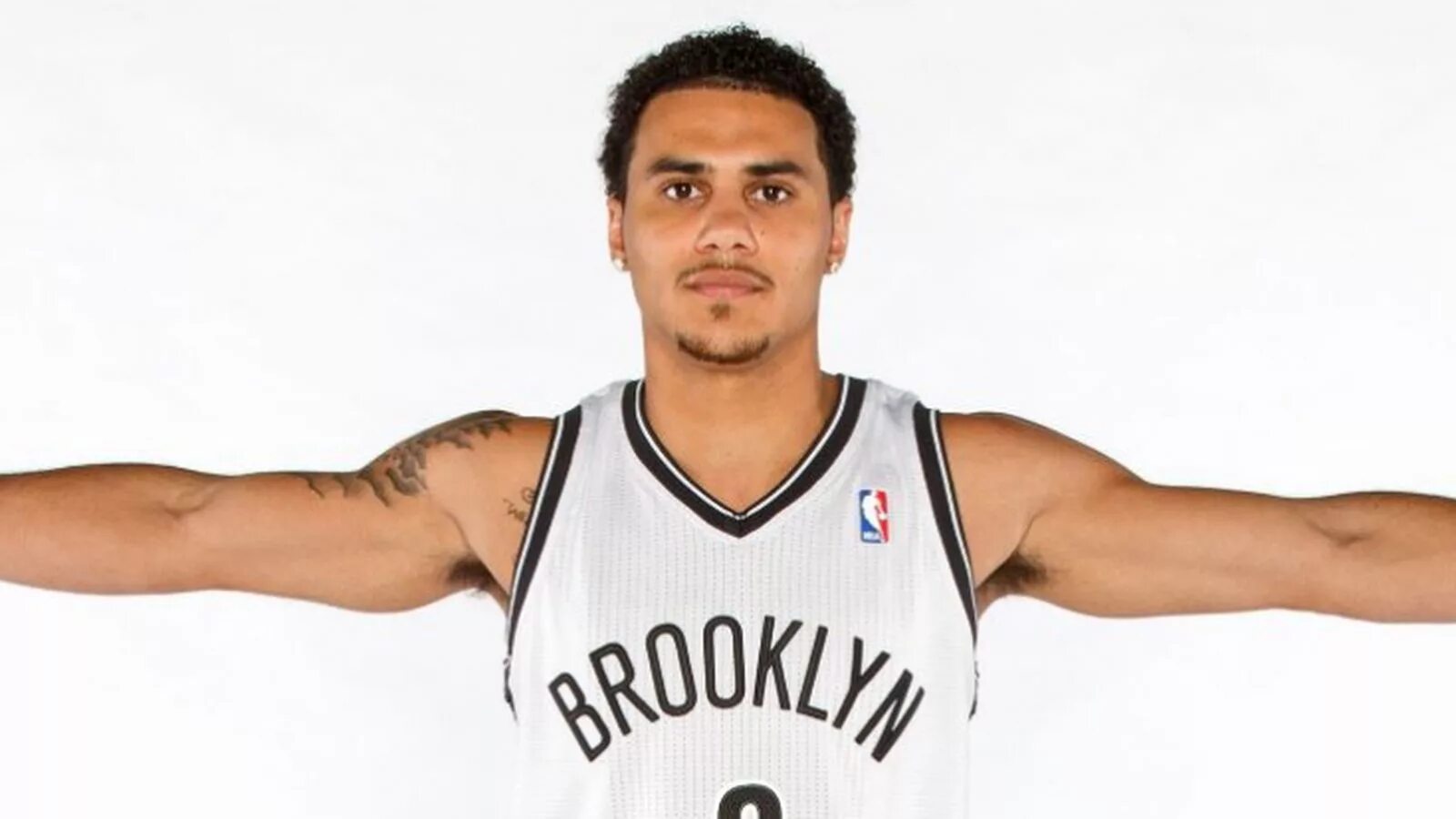 Shane Larkin. Тревор Ларкин. Arnetta Larkin. Шейн Ларкин американский баскетболист. Ларкин лов