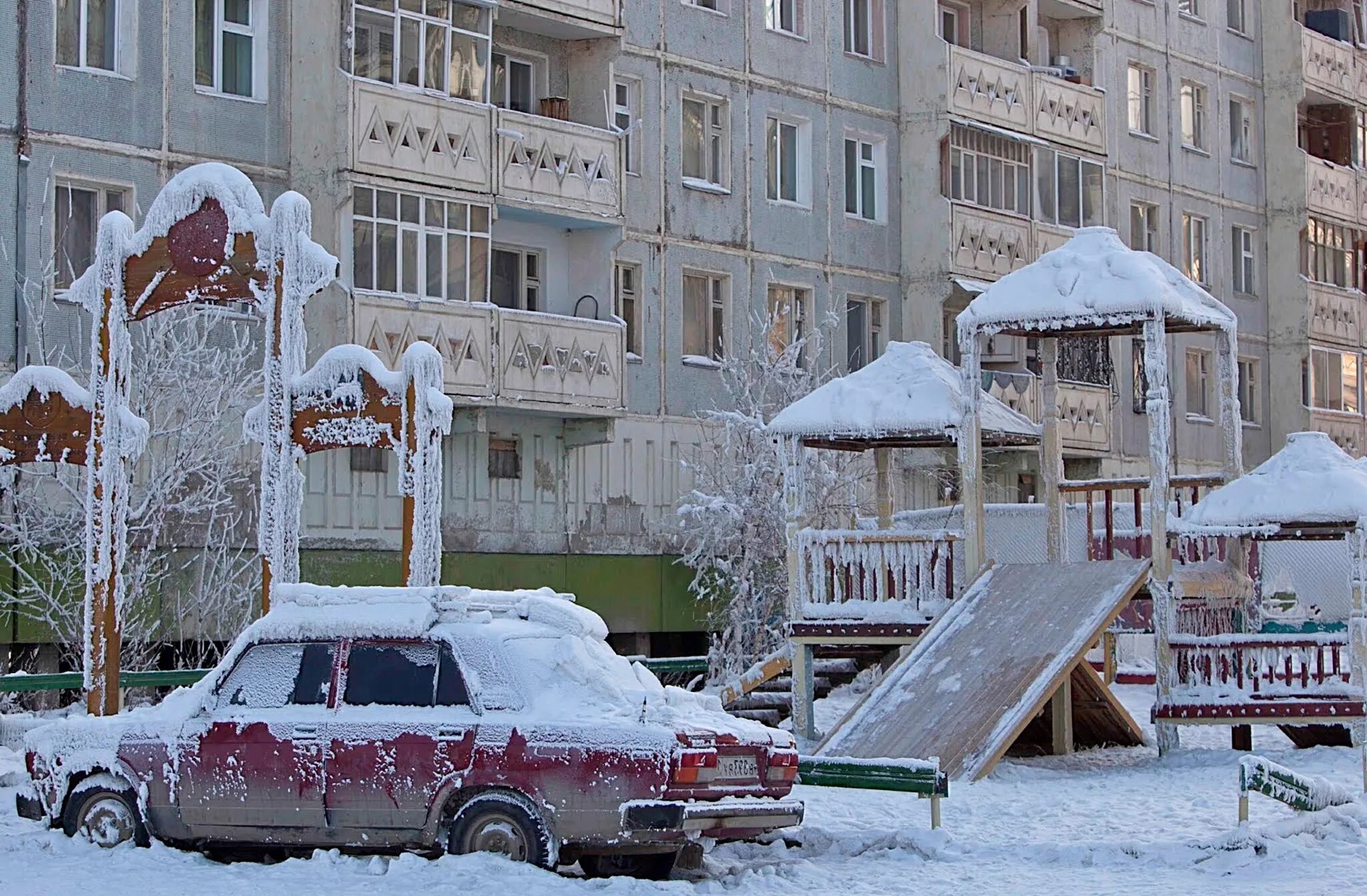 Оймякон полюс. Деревня оймякон. Город оймякон самое. Поселок оймякон. Оймякон мороз.